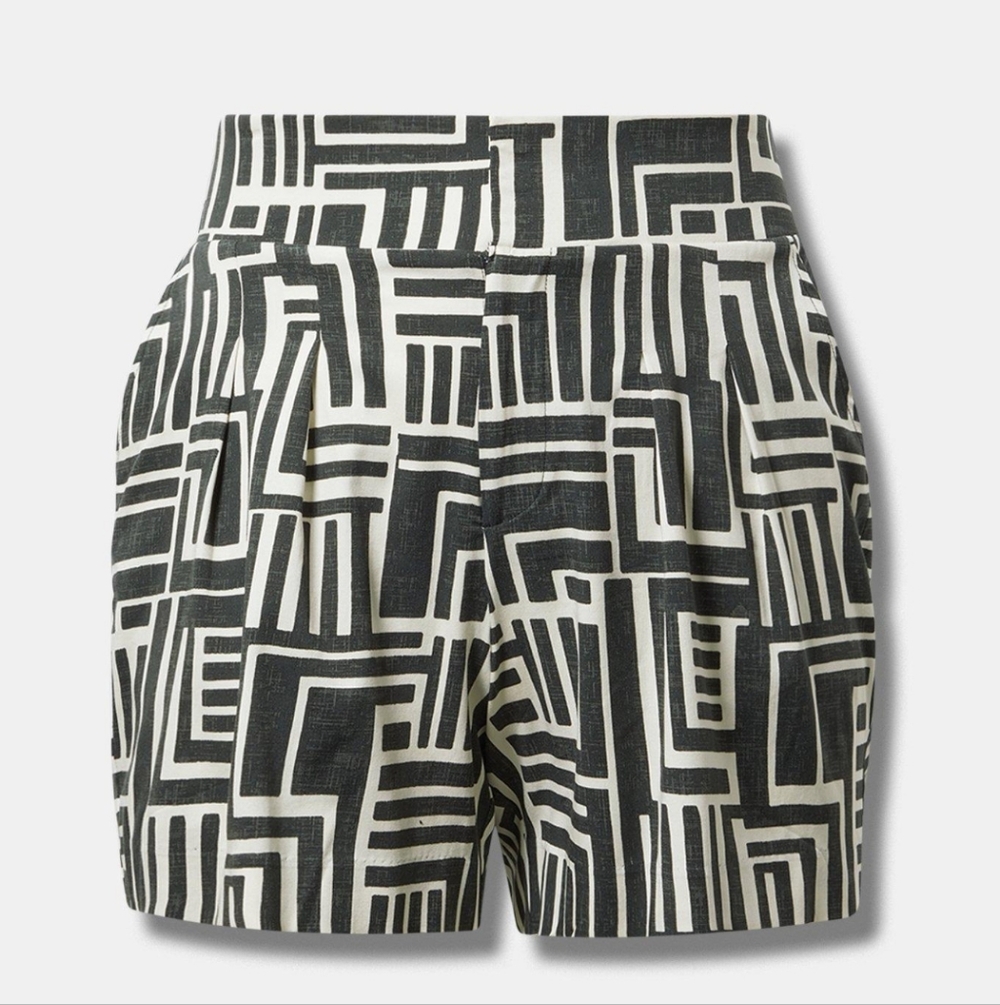 Torrid s Wide Waist Stretch Challis High Rise Short Brand New